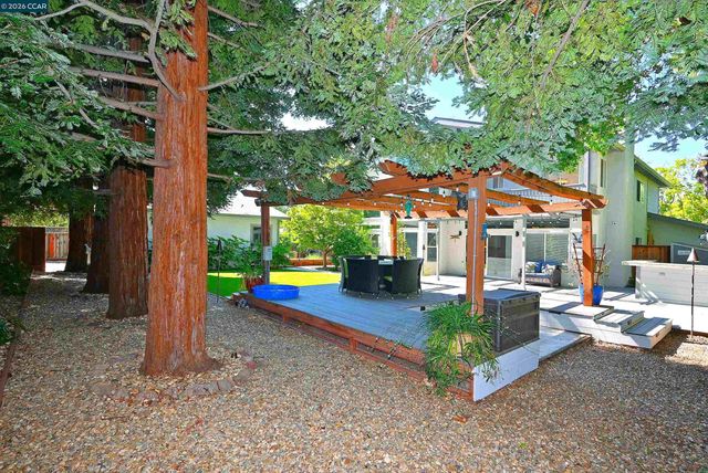 35 Harmony Ln, Walnut Creek, CA 94597