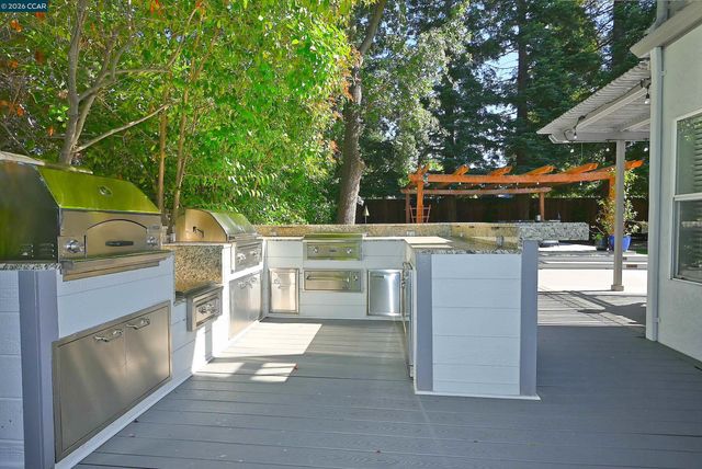 35 Harmony Ln, Walnut Creek, CA 94597