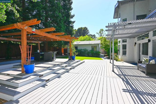 35 Harmony Ln, Walnut Creek, CA 94597