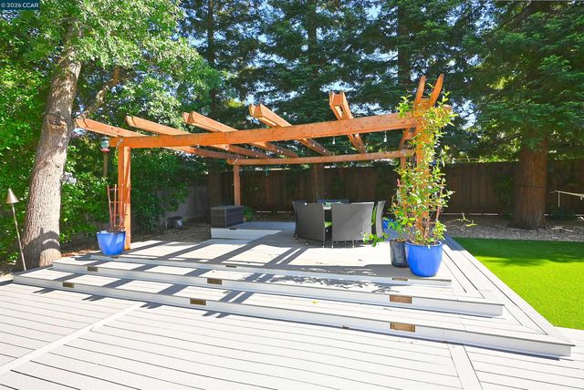 35 Harmony Ln, Walnut Creek, CA 94597