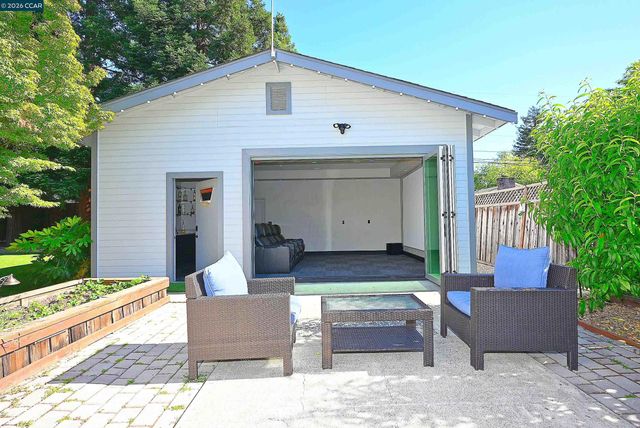 35 Harmony Ln, Walnut Creek, CA 94597
