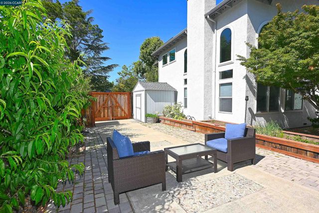 35 Harmony Ln, Walnut Creek, CA 94597