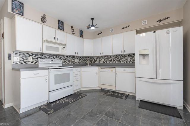 547 Seahorse RN, Chesapeake, VA 23320