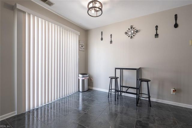 547 Seahorse RN, Chesapeake, VA 23320