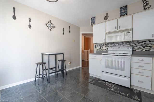 547 Seahorse RN, Chesapeake, VA 23320