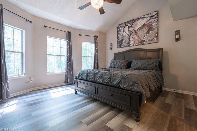 547 Seahorse RN, Chesapeake, VA 23320