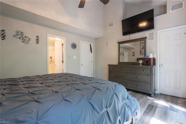547 Seahorse RN, Chesapeake, VA 23320