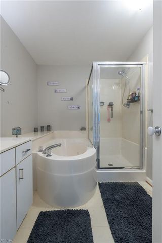 547 Seahorse RN, Chesapeake, VA 23320