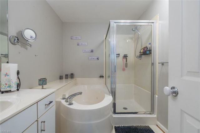 547 Seahorse RN, Chesapeake, VA 23320