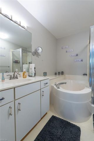 547 Seahorse RN, Chesapeake, VA 23320