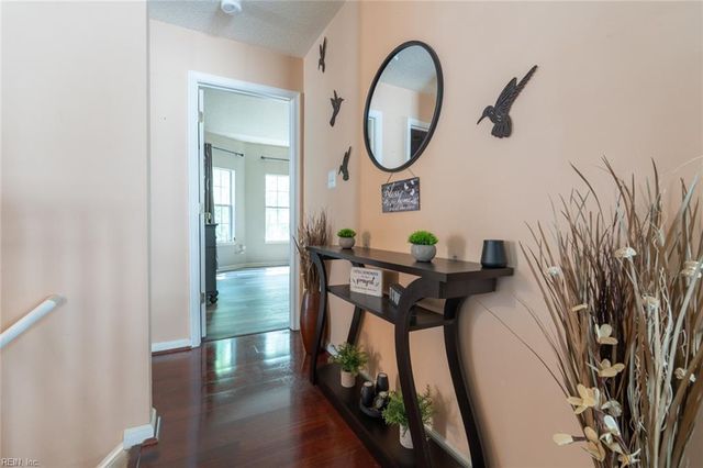 547 Seahorse RN, Chesapeake, VA 23320