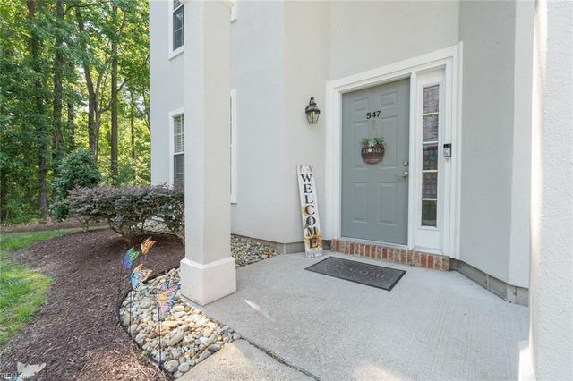 547 Seahorse RN, Chesapeake, VA 23320