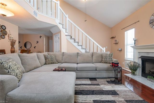 547 Seahorse RN, Chesapeake, VA 23320
