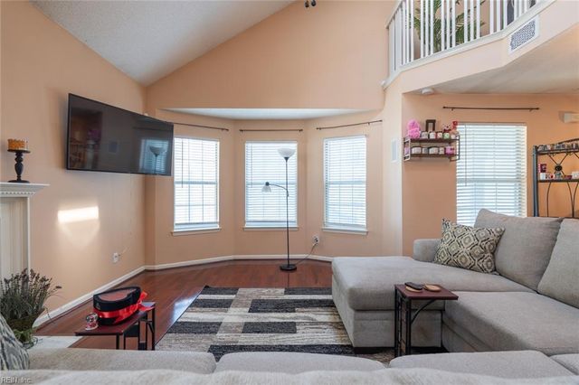547 Seahorse RN, Chesapeake, VA 23320