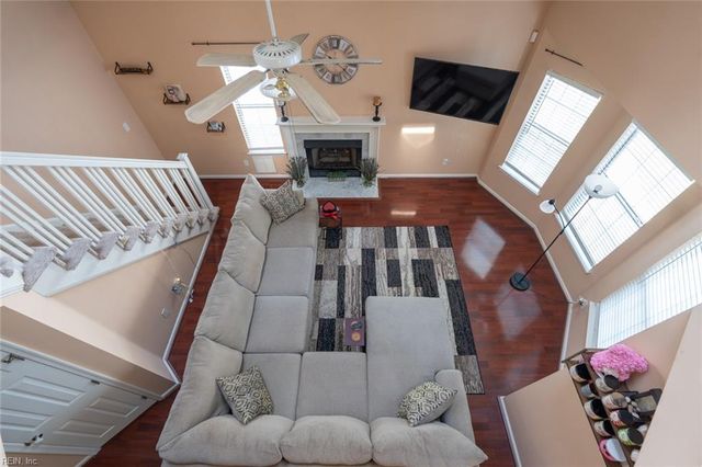 547 Seahorse RN, Chesapeake, VA 23320