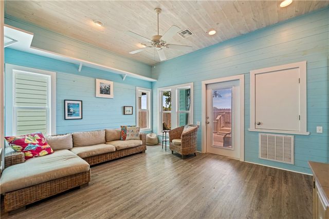 225 Port Lavaca St, Port Aransas, TX 78373