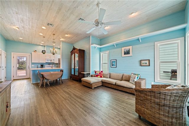 225 Port Lavaca St, Port Aransas, TX 78373