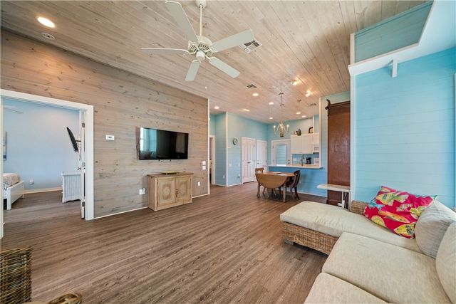 225 Port Lavaca St, Port Aransas, TX 78373