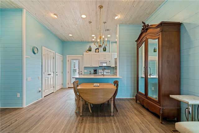 225 Port Lavaca St, Port Aransas, TX 78373