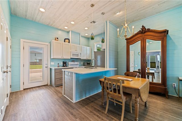225 Port Lavaca St, Port Aransas, TX 78373