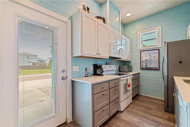 225 Port Lavaca St, Port Aransas, TX 78373