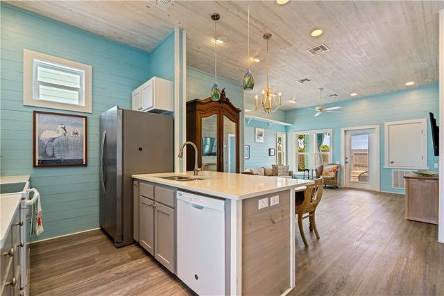 225 Port Lavaca St, Port Aransas, TX 78373