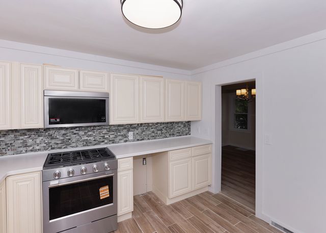 5320 33rd Avenue, Moline, IL 61265