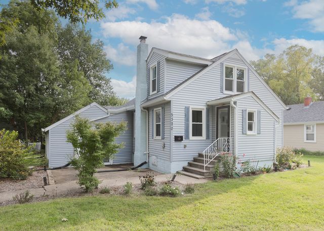 5320 33rd Avenue, Moline, IL 61265