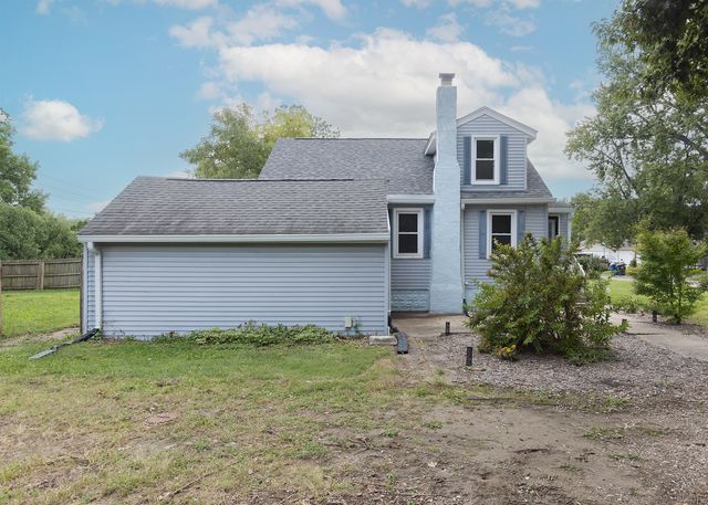 5320 33rd Avenue, Moline, IL 61265
