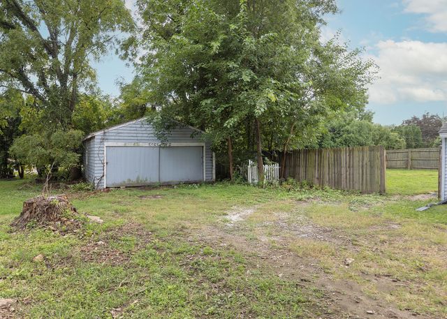 5320 33rd Avenue, Moline, IL 61265