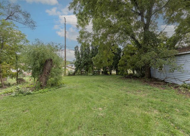 5320 33rd Avenue, Moline, IL 61265