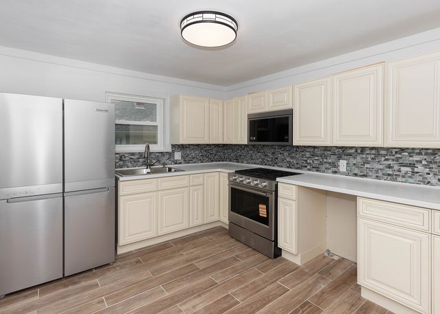 5320 33rd Avenue, Moline, IL 61265