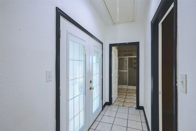 733 Thersa Drive, River Oaks, TX 76114