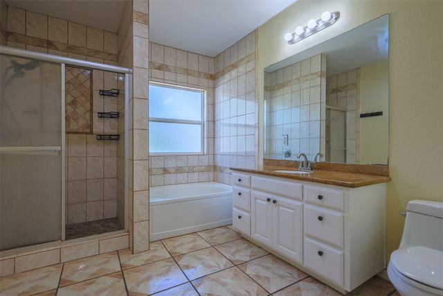 733 Thersa Drive, River Oaks, TX 76114