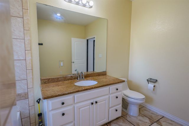 733 Thersa Drive, River Oaks, TX 76114