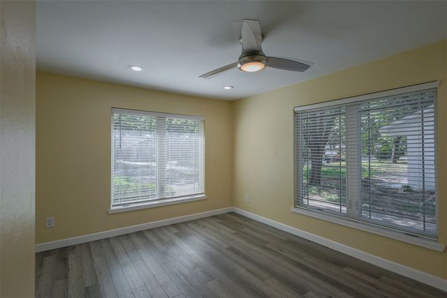 733 Thersa Drive, River Oaks, TX 76114
