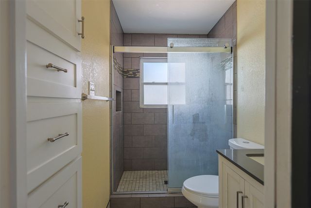 733 Thersa Drive, River Oaks, TX 76114