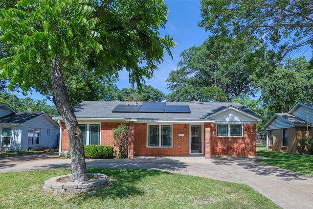 733 Thersa Drive, River Oaks, TX 76114