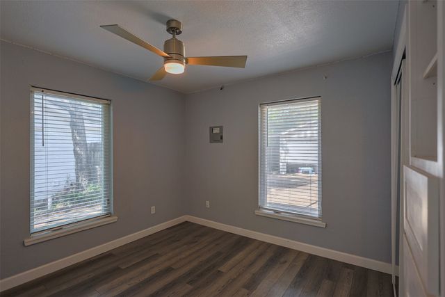 733 Thersa Drive, River Oaks, TX 76114