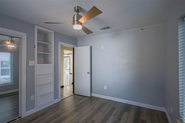 733 Thersa Drive, River Oaks, TX 76114