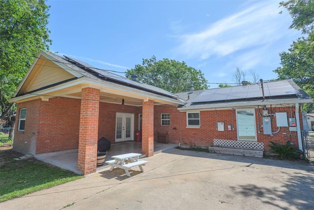 733 Thersa Drive, River Oaks, TX 76114
