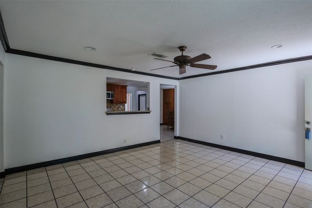 733 Thersa Drive, River Oaks, TX 76114