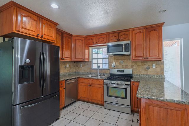 733 Thersa Drive, River Oaks, TX 76114
