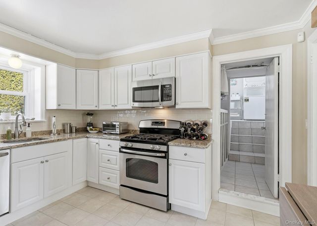 4 Dupont Avenue, White Plains, NY 10605