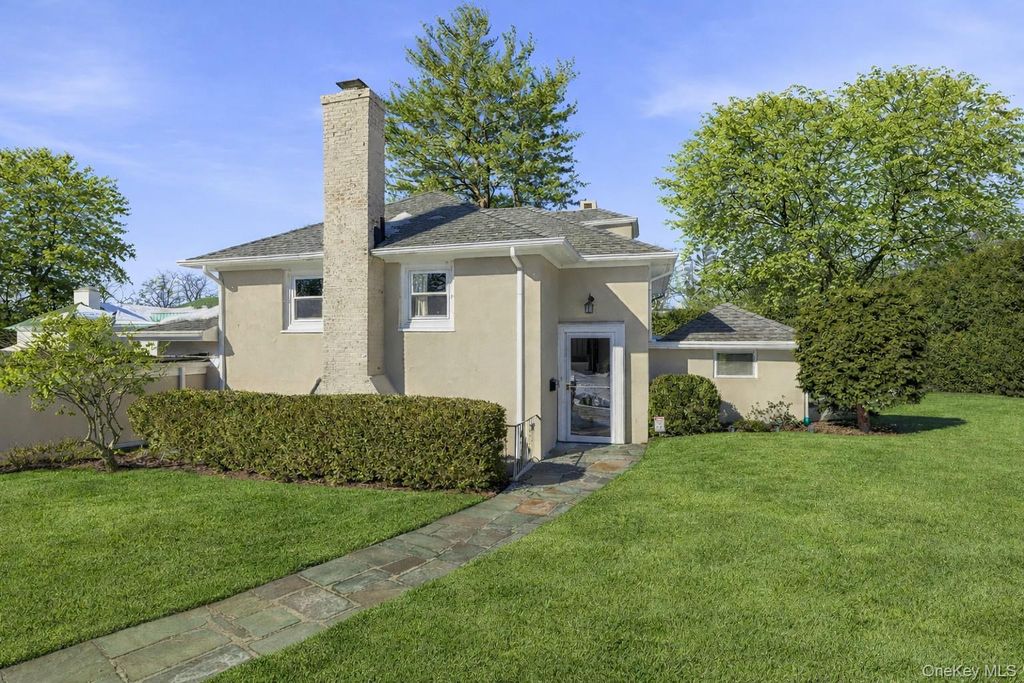 4 Dupont Avenue, White Plains, NY 10605