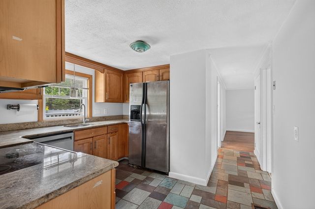 80 Stevens St, Andover, MA 01810