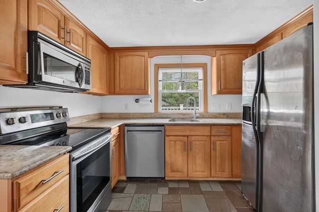 80 Stevens St, Andover, MA 01810