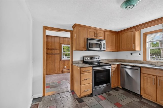 80 Stevens St, Andover, MA 01810