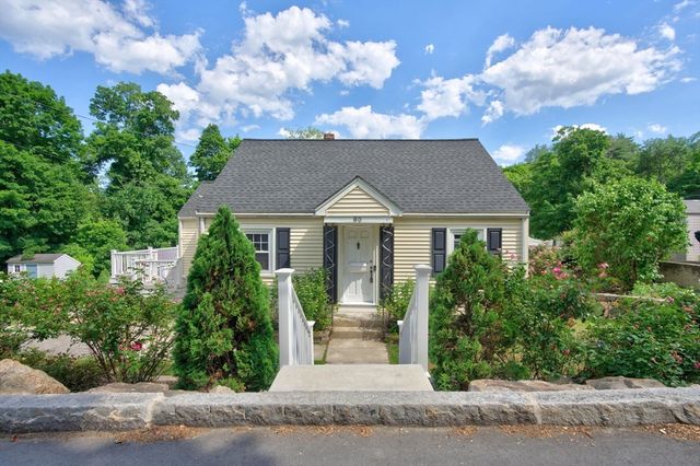 80 Stevens St, Andover, MA 01810