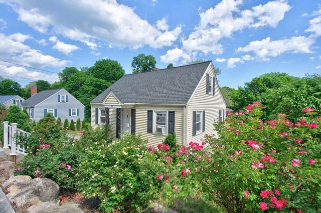 80 Stevens St, Andover, MA 01810